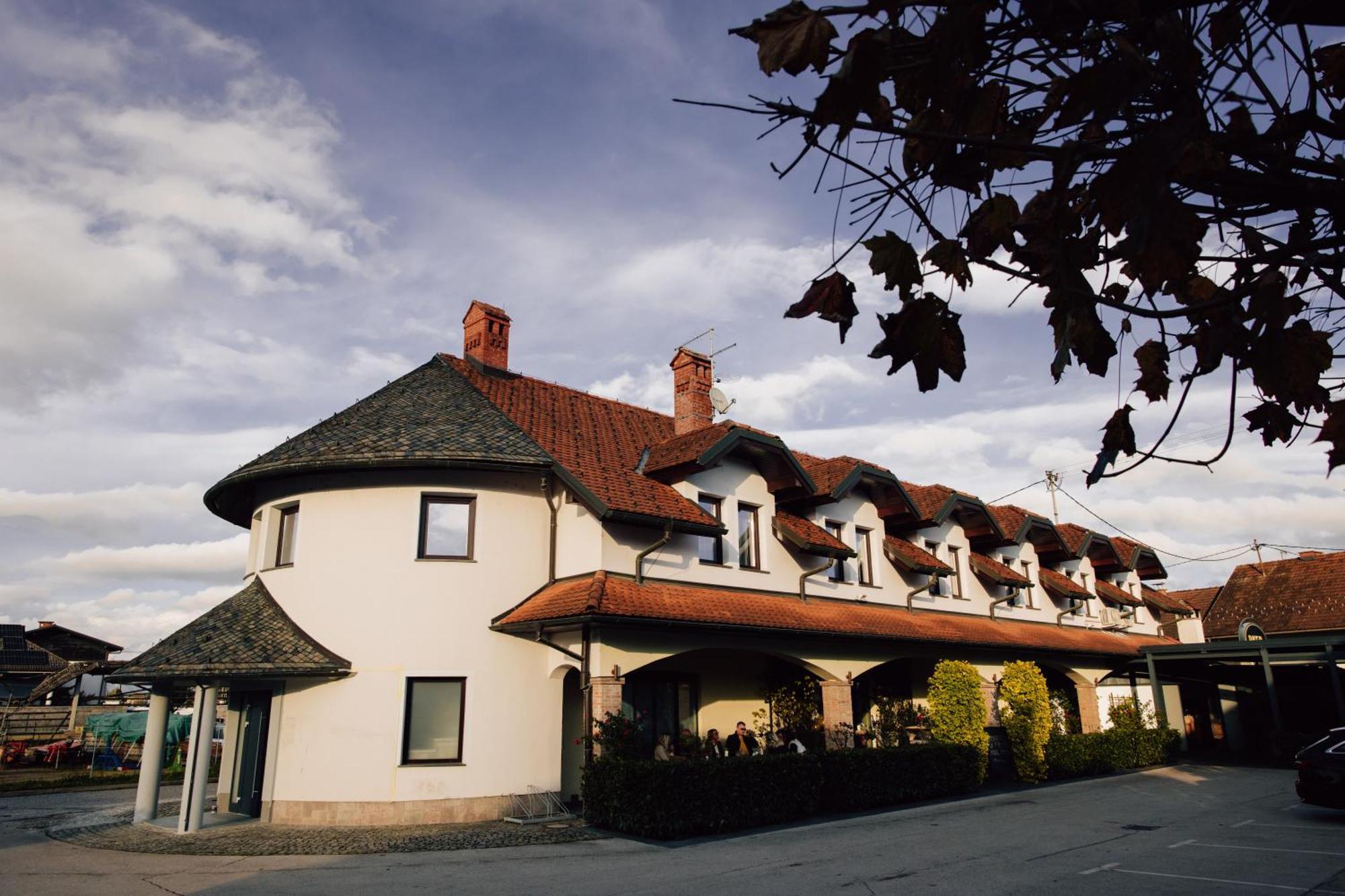 Bed and Breakfast Hisa Putr Trzin Exterior foto